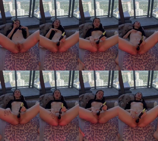 [Image: 0682_18YO_She_Lies_On_The_Bed_Spread_Her...brator.jpg]